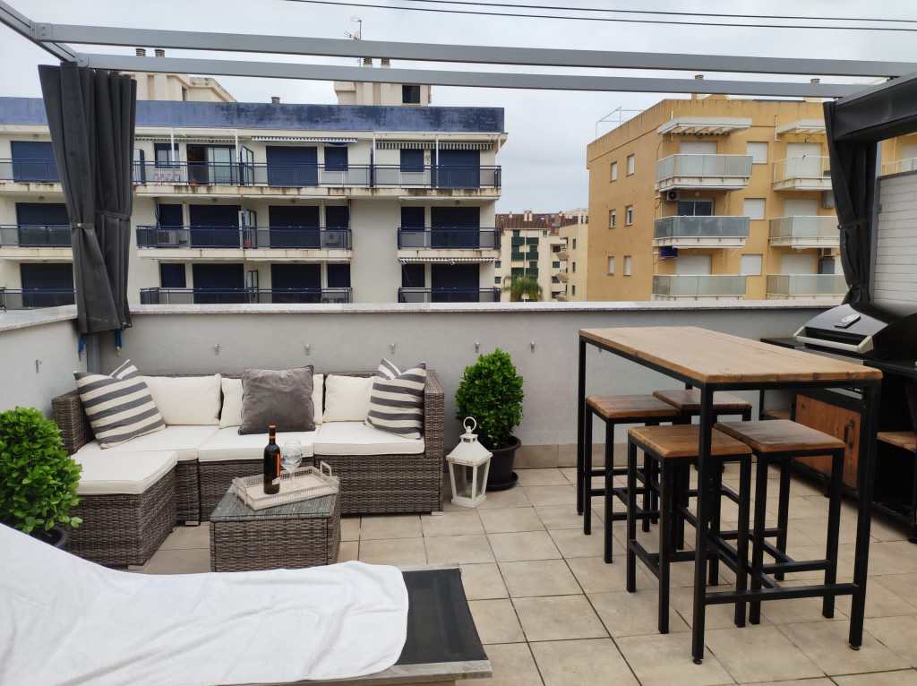 Ático con jacuzzi, barbacoa y zona de estar apartamento Paraíso Beach.