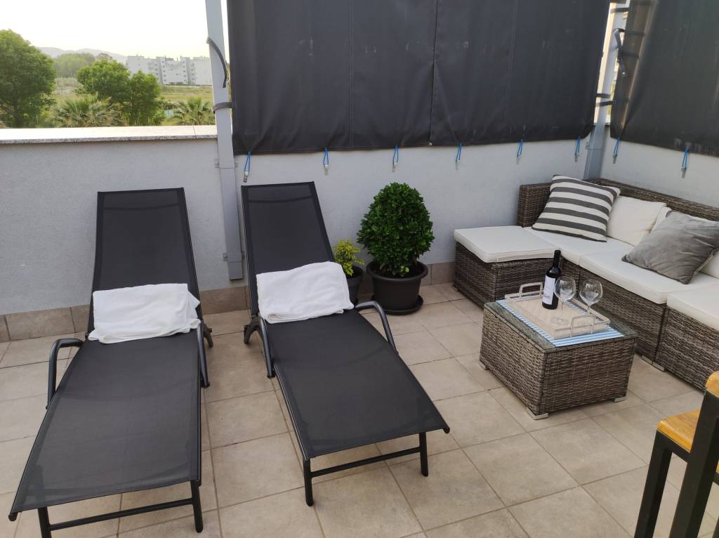 Ático con jacuzzi, barbacoa y zona de estar apartamento Paraíso Beach.