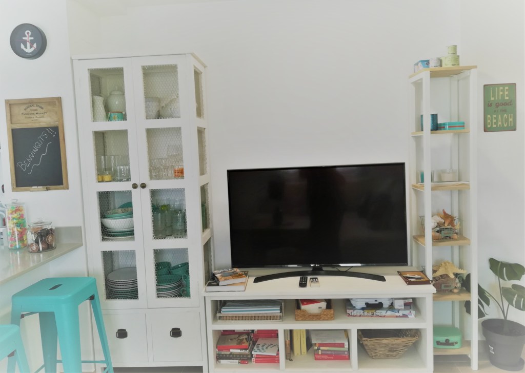 Salón con TV del apartamento Paraíso Beach.