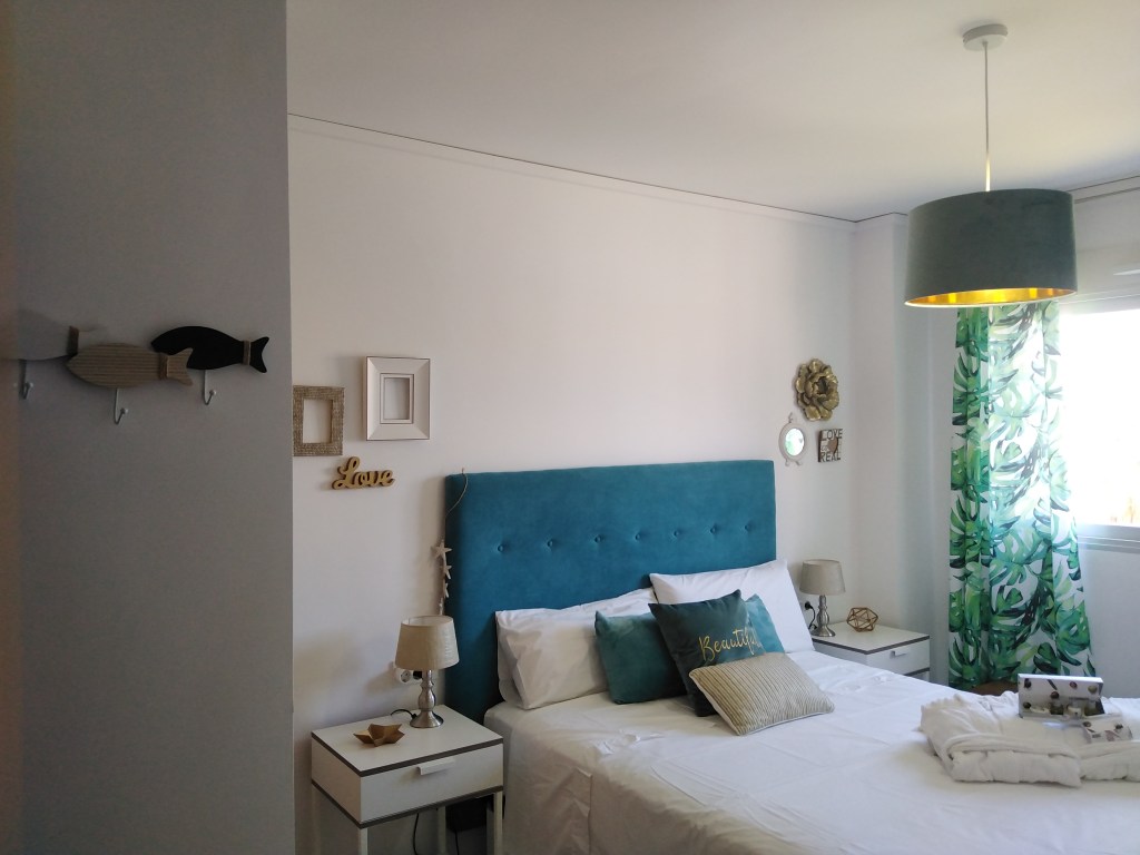 Habitación principal apartamento Paraíso Beach, cama matrimonio.