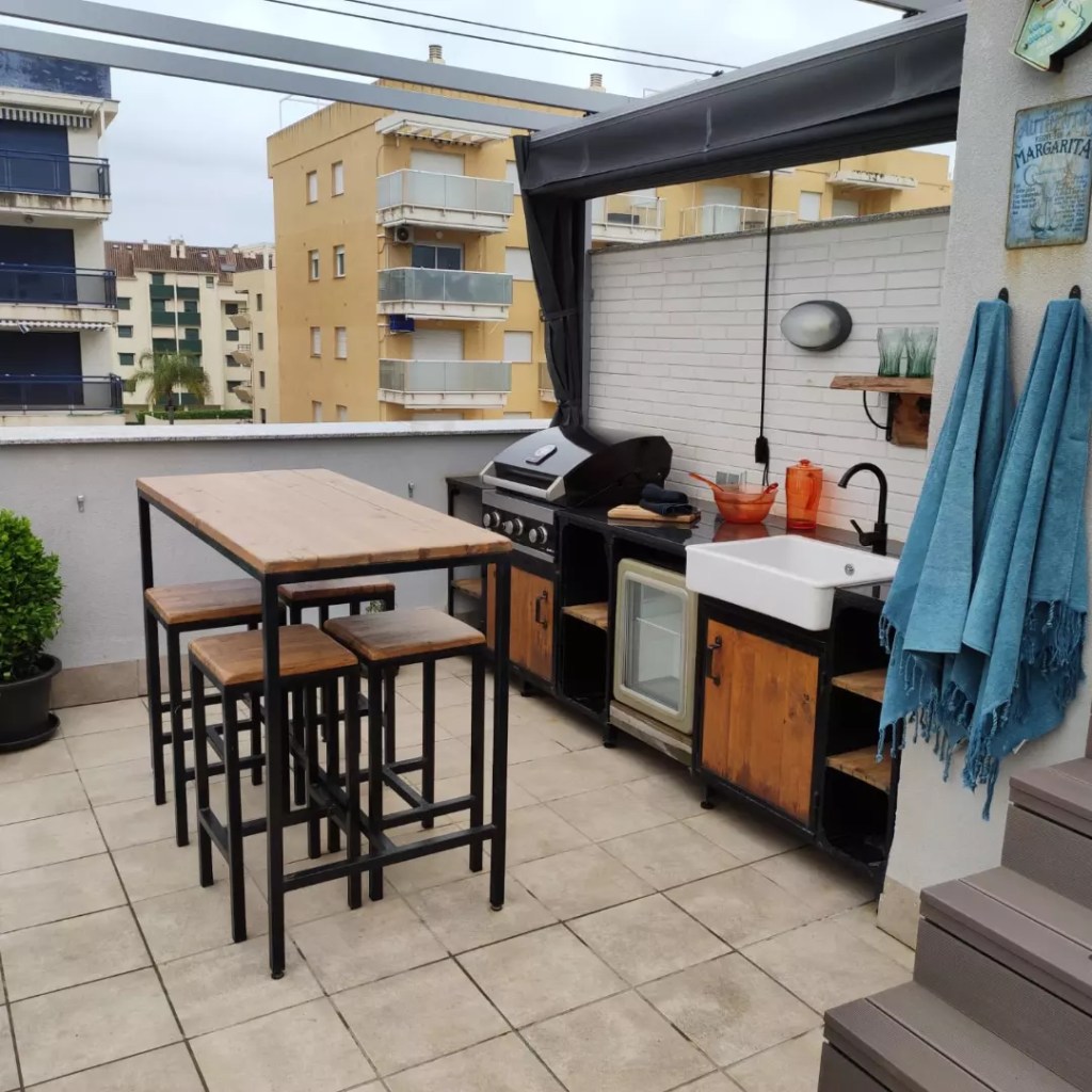 Ático con jacuzzi, barbacoa y zona de estar apartamento Paraíso Beach.