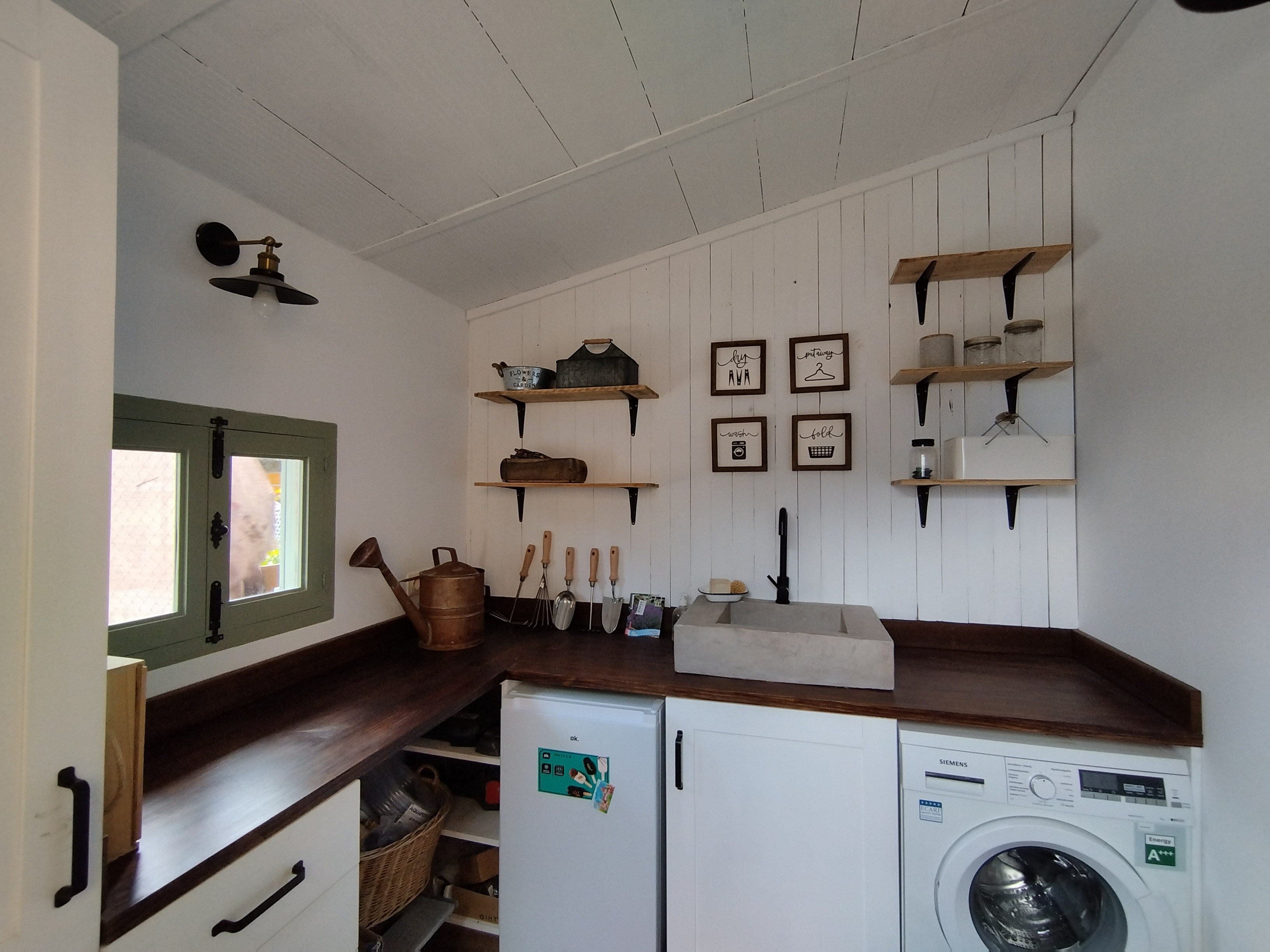 Casita con la lavadora , nevera para verano y almacenaje casa Paraíso Navas